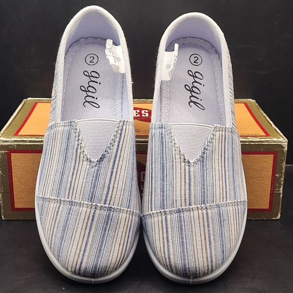 Gigil Girls Striped Slip-On Shoes Size 2 NWOT